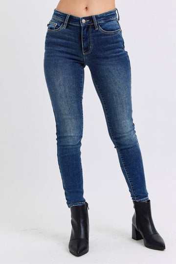 Woman wearing Judy Blue Full Size Run mid-rise waist skinny jeans with thermal lining and black ankle boots