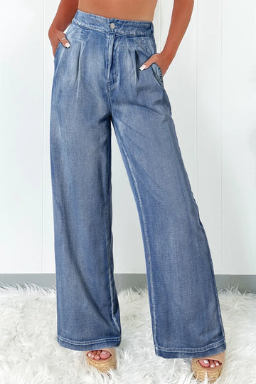 Blue high waist wide leg jeans with pockets and no stretch, made of 95% cotton and 5% polyester.